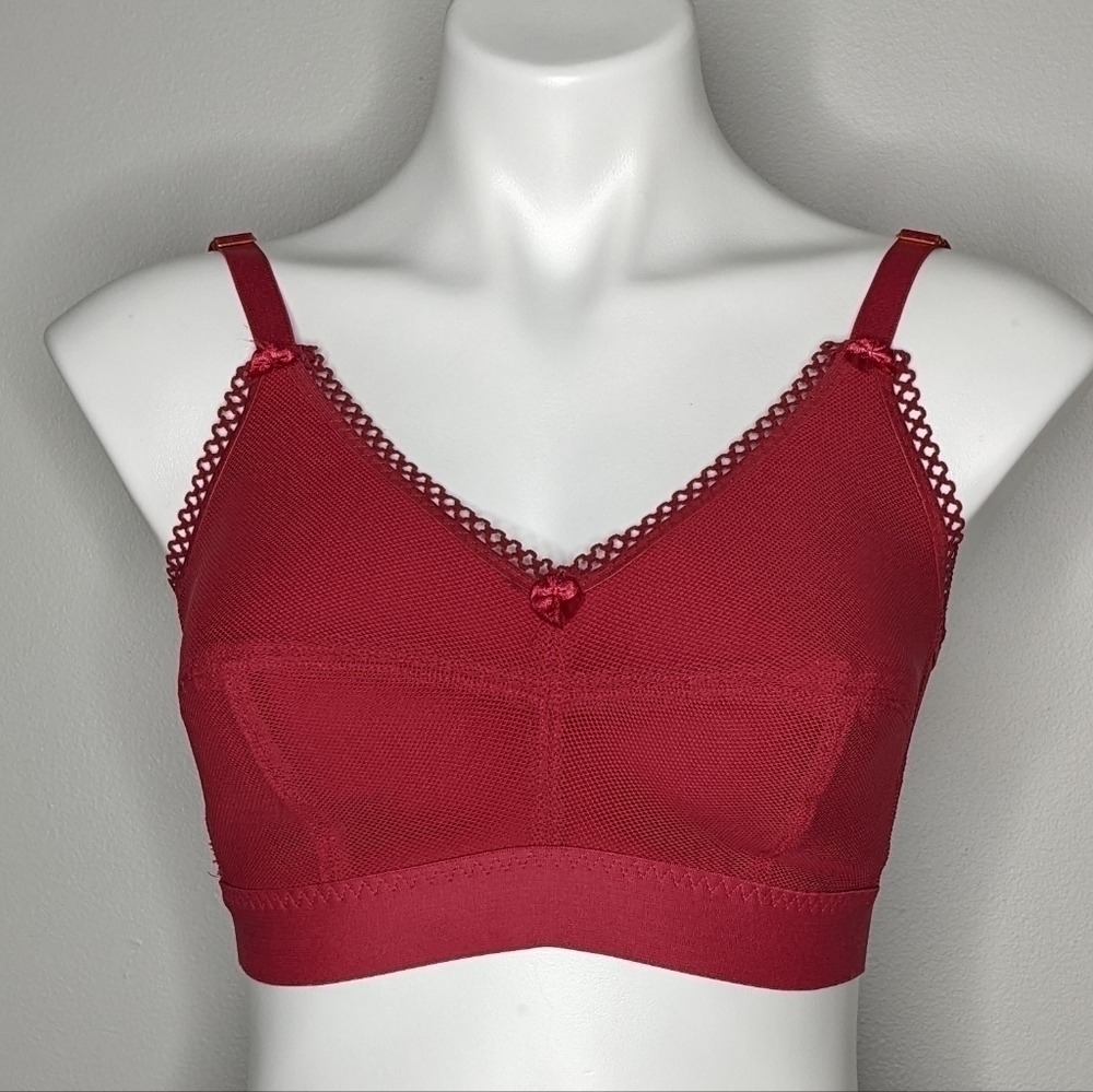 ✨3/$15 Rhonda Shear red wireless lightly padded bra XS